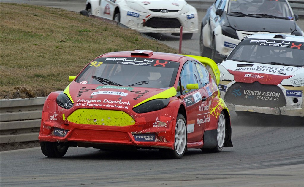 Tobias Daarbak fremviser hastigt stigende race craft i SuperTouring